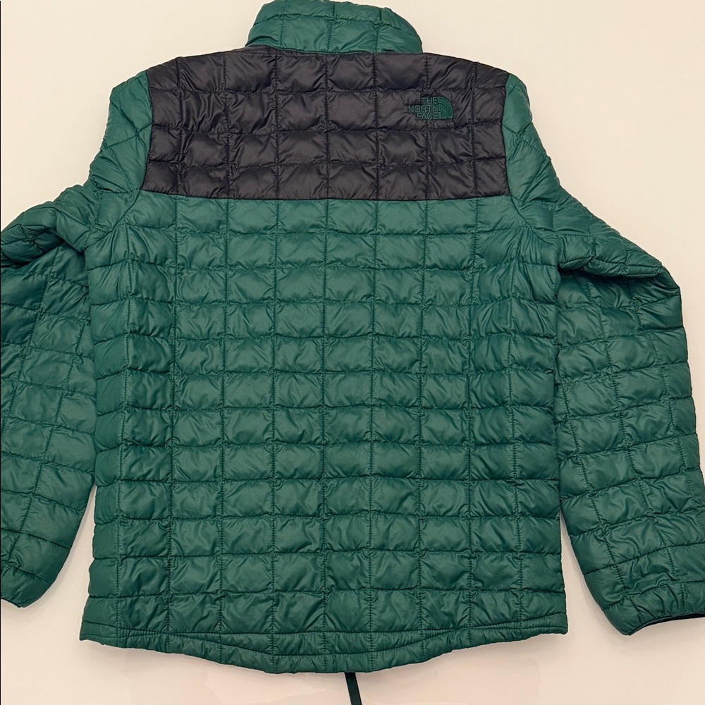 The North Face Kids Green and Black Thermoball Puffer Jacket - Picture 6 of 7